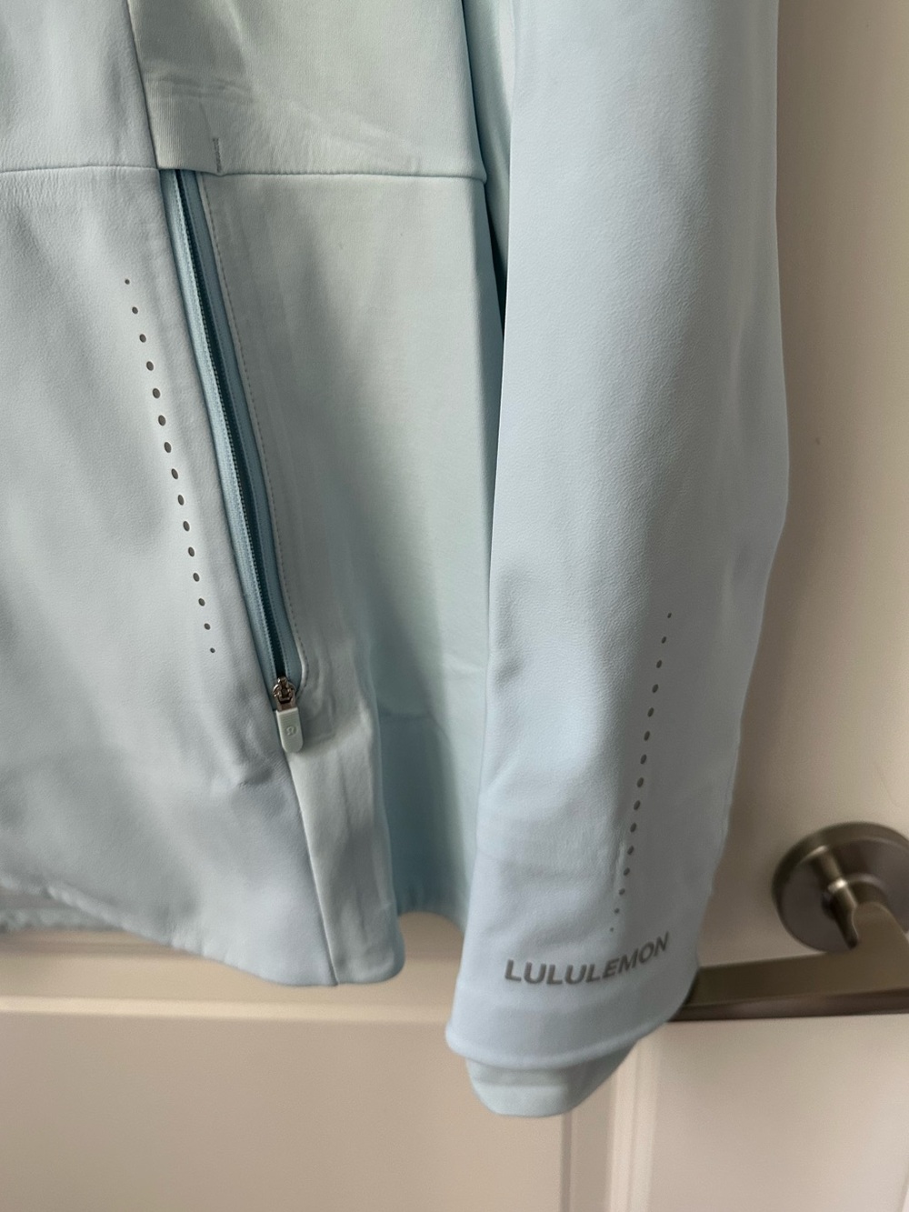 Lululemon Cross Chill Jacket Powder Blue Size 10 - Picture 3 of 9